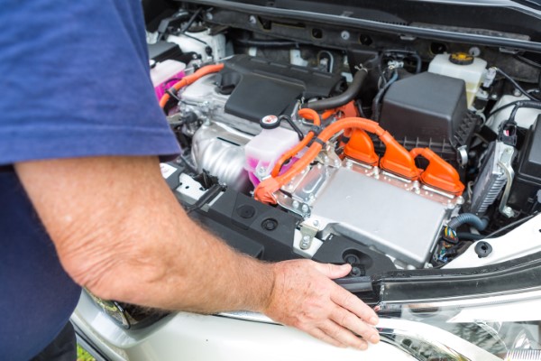 How To Maintain Your Hybrid Car's Battery Like A Pro | Romay's Auto Service
